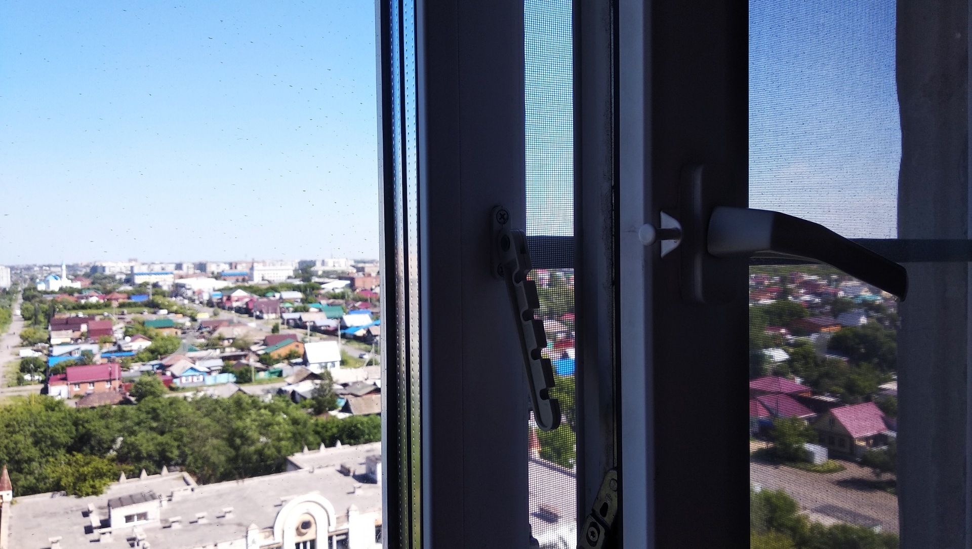 Труп студента ЧелГУ нашли под окнами многоэтажки в Челябинске