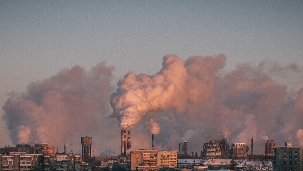 Запах невыносимый: несколько вечеров подряд страдают от выбросов жители Челябинска