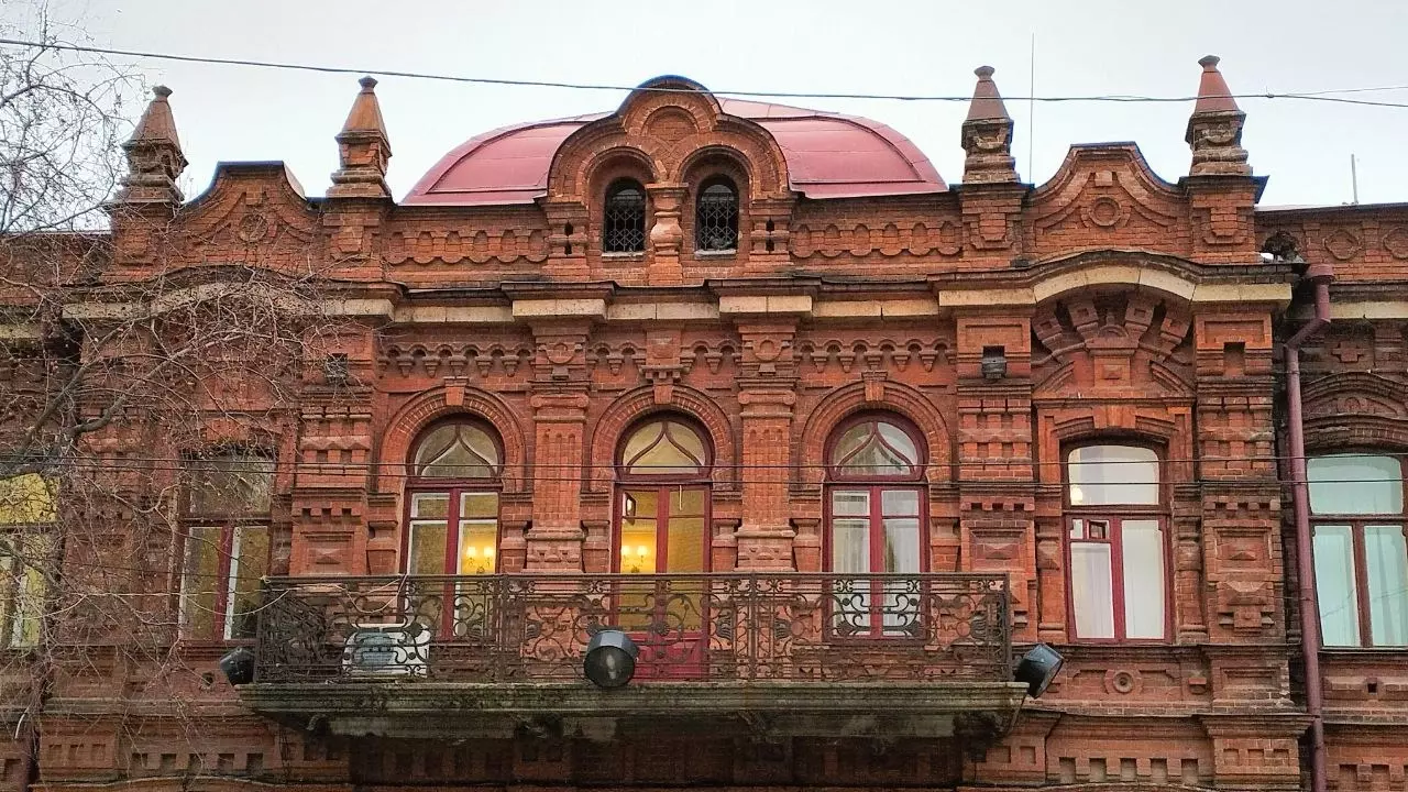 Центральная часть Дома Хованова на улице Васенко