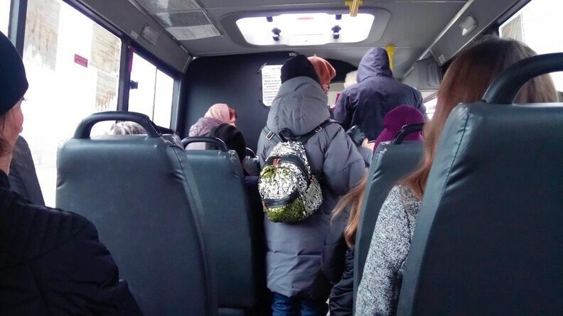 Мужчина вышвырнул двух детей из маршрутки в Челябинске