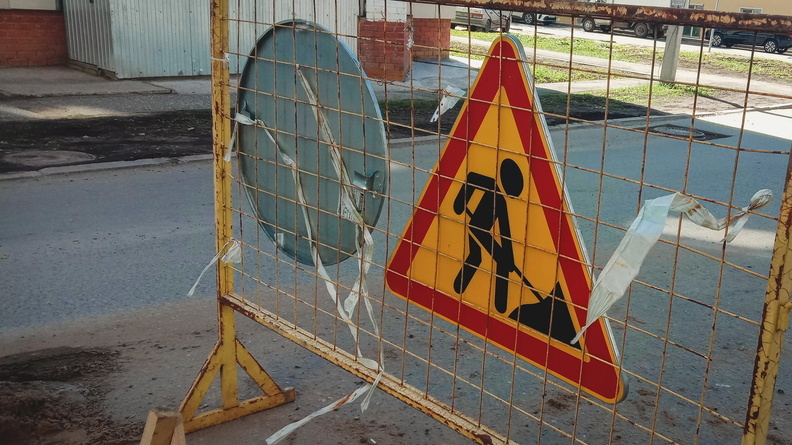 Расширят тротуар около областной больницы в Челябинске