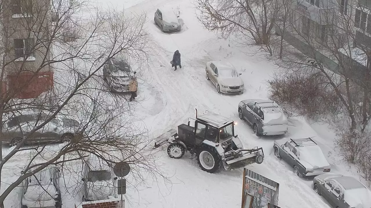 Трактора для расчистки снега приехали с опозданием