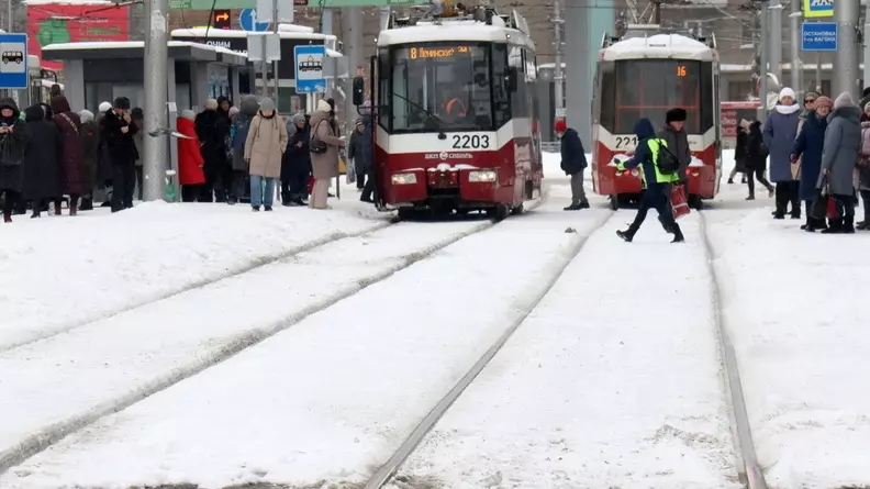 В «ЧелябГЭТ» рассказали, почему люди не дождались транспорта во время снегопада