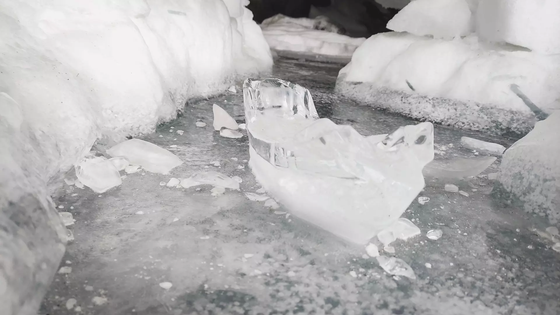 Падение льда на кровлю электростанции совпало со снижением температуры в Озерске