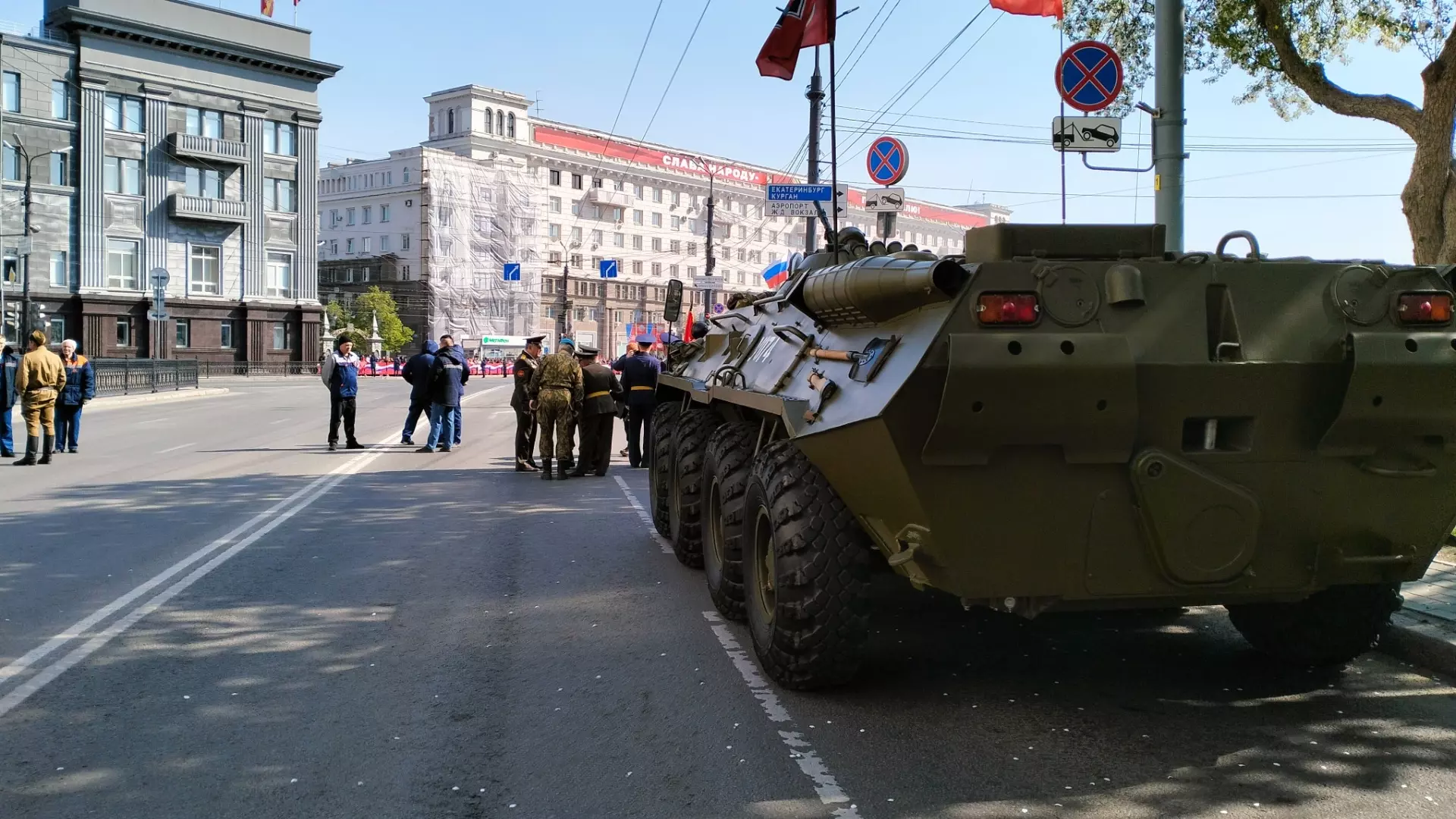 Военная техника в Челябинске застряла в пробке