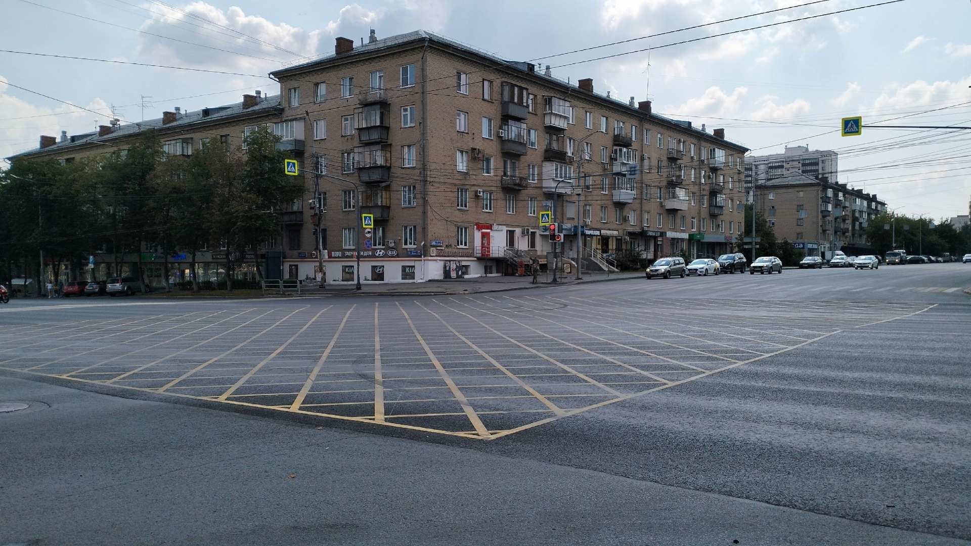 «Вафельная» разметка в Челябинске на пересечении проспекта Ленина и улицы Российской