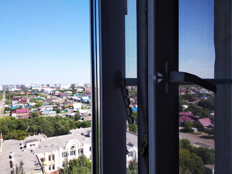 Двухлетняя девочка выпала из окна в Челябинске