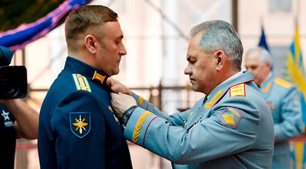 Глава Минобороны РФ вручил медали «Золотая Звезда» военнослужащим-участникам спецоперации