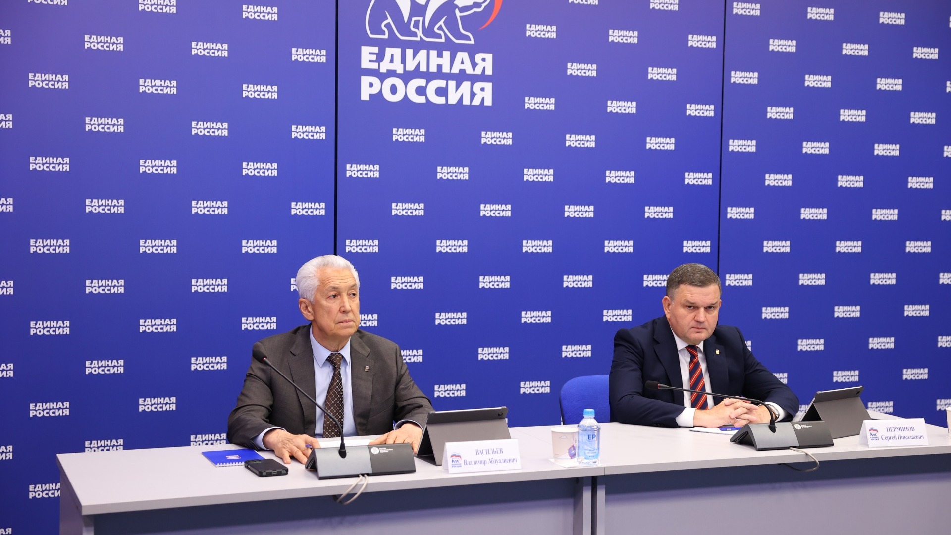 Председатель ЕР указал на важность информирования граждан о результатах работы партии