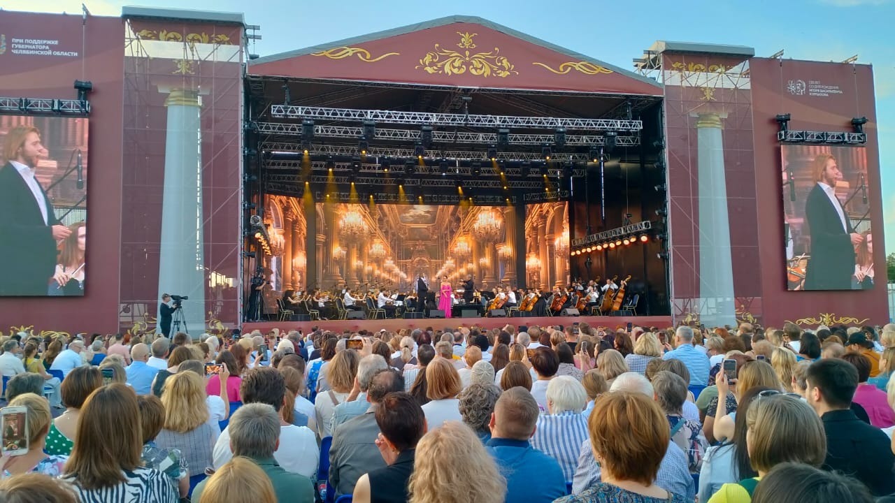 Концерт Аиды Гарифуллиной в Челябинске проходит под открытым небом