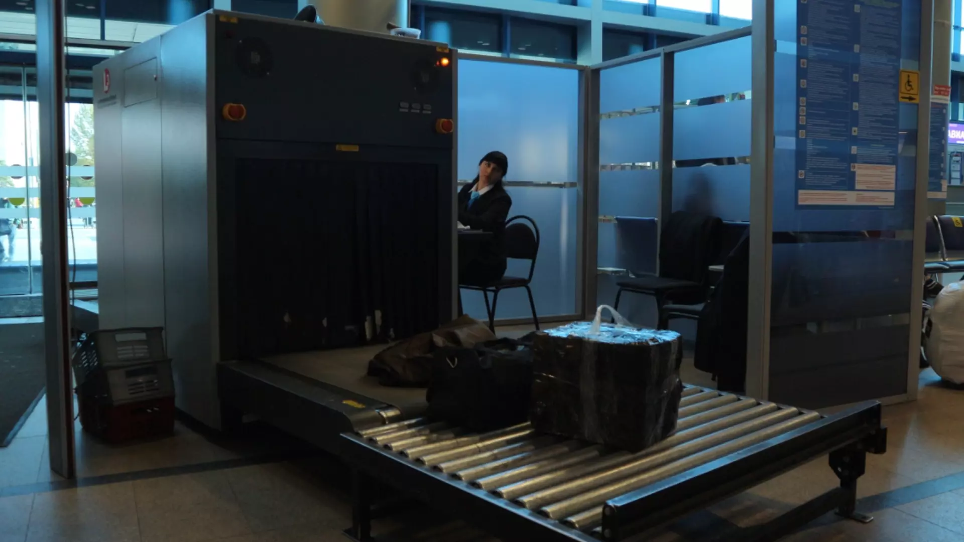 Пассажир рейса Челябинск — Таджикистан пытался пронести электрошокер в багаже