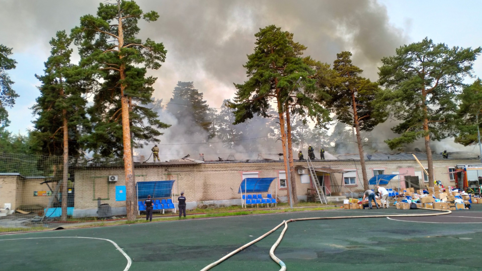 Пожар 4 августа на территории спорткомплекса в сосновом бору Челябинска