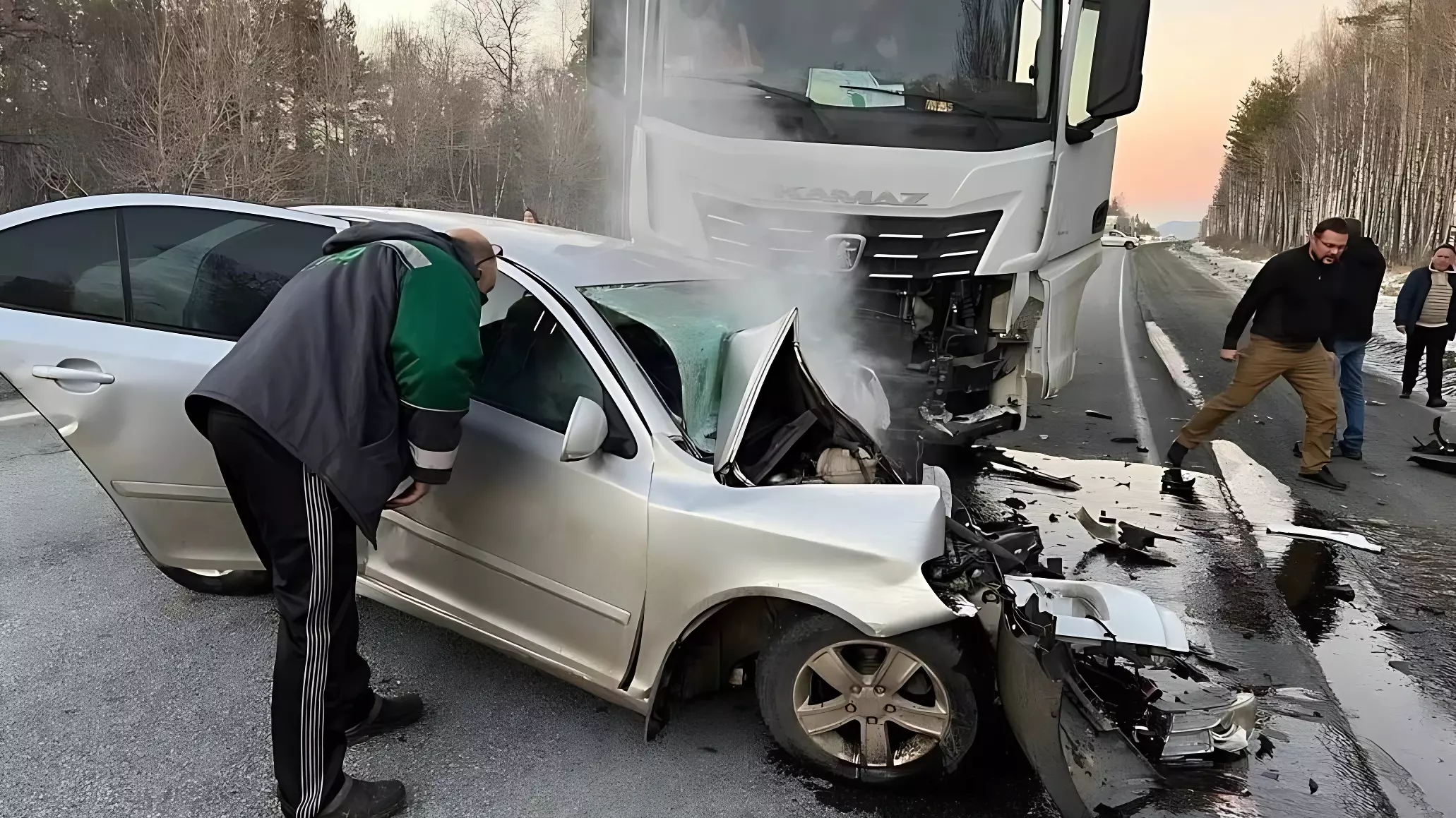 В результате столкновения с КамАЗом погиб водитель «Шкода Октавия». Машина восстановлению не подлежит