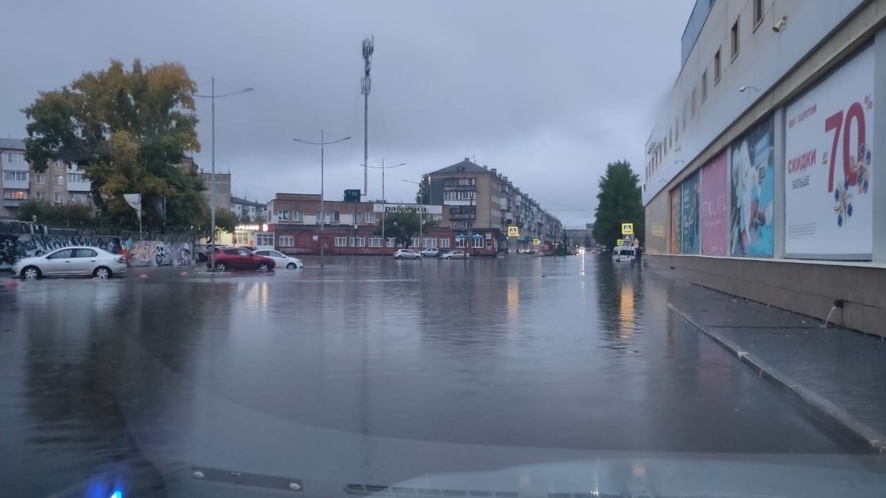 В Копейске затопило площадь Трудовой Славы