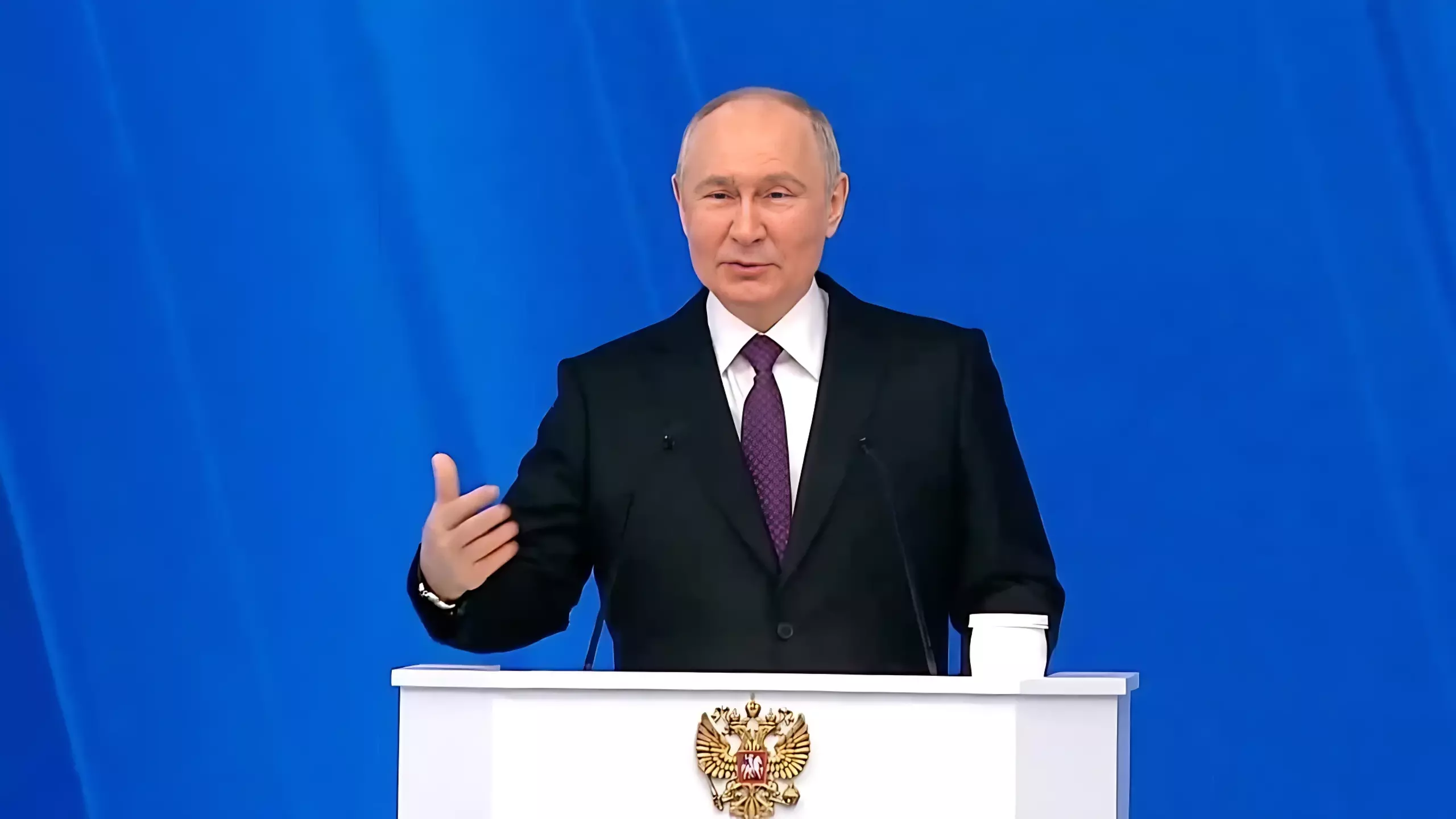 Владимир Путин в ходе оглашения послания Федеральному собранию