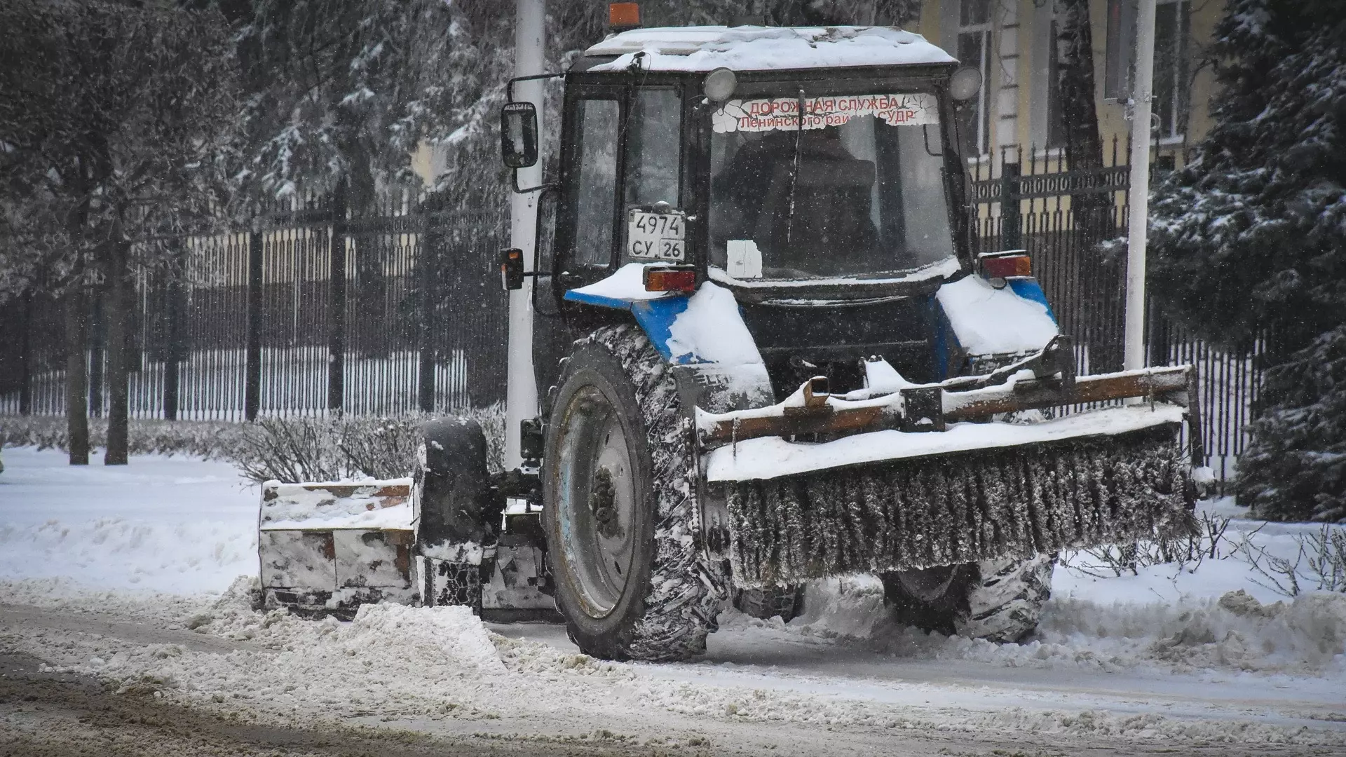 Власти Челябинска нужна неделя, чтобы убрать снег с дорог города