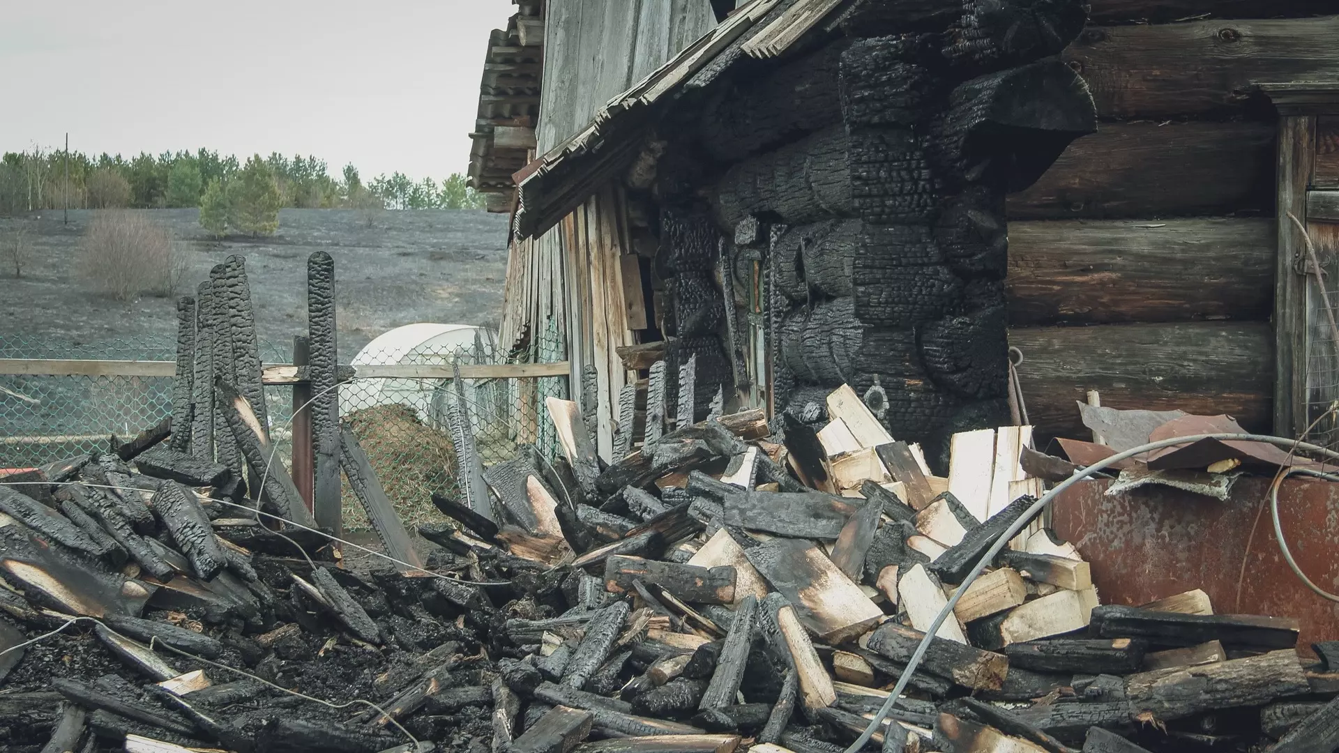 Многодетной жительнице Кыштыма негде жить после пожара в ее доме