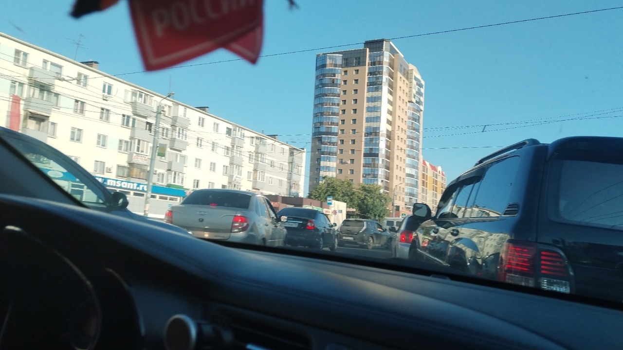 Встали в пробку челябинцы на ремонтируемом участке Свердловского проспекта