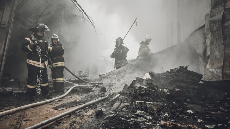 Полностью сгорел торговый павильон в Челябинской области