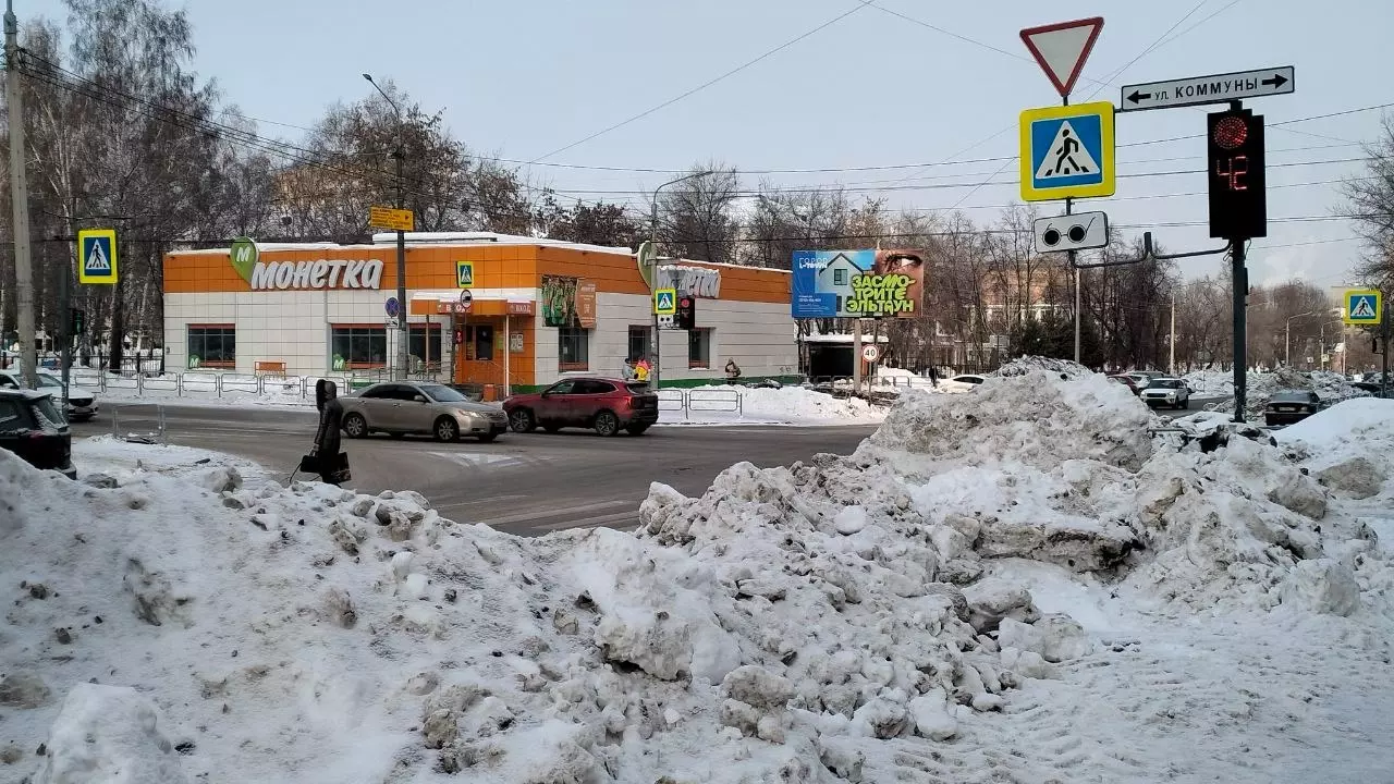 Снежных куч в Челябинске много оказалось и 31 января