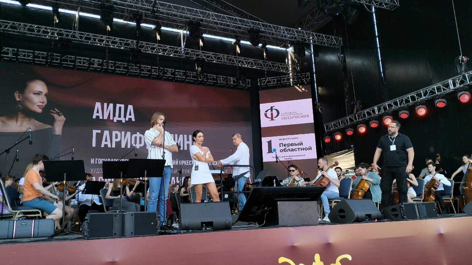 Репетиция Аиды Гарифуллиной перед началом концерта в Челябинске