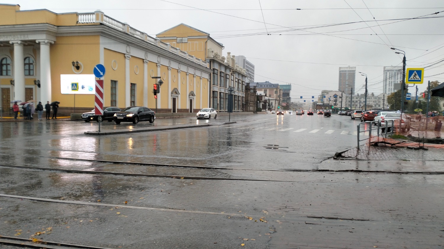 Перекресток улиц Труда и Кирова в дождь