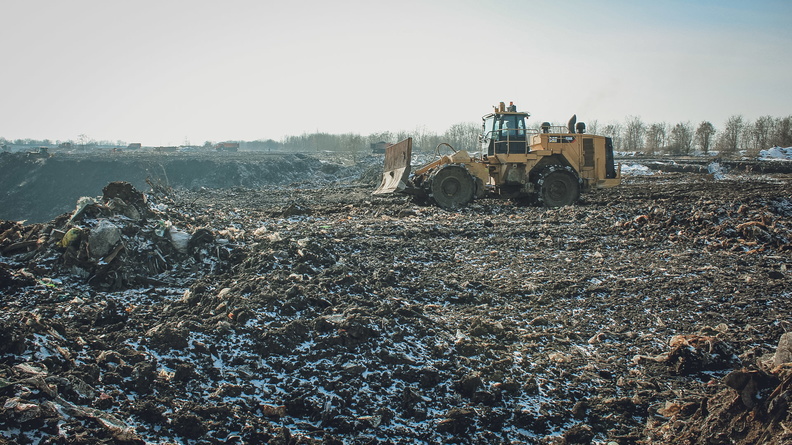 Огромный мусорный полигон начали ликвидировать в Челябинской области