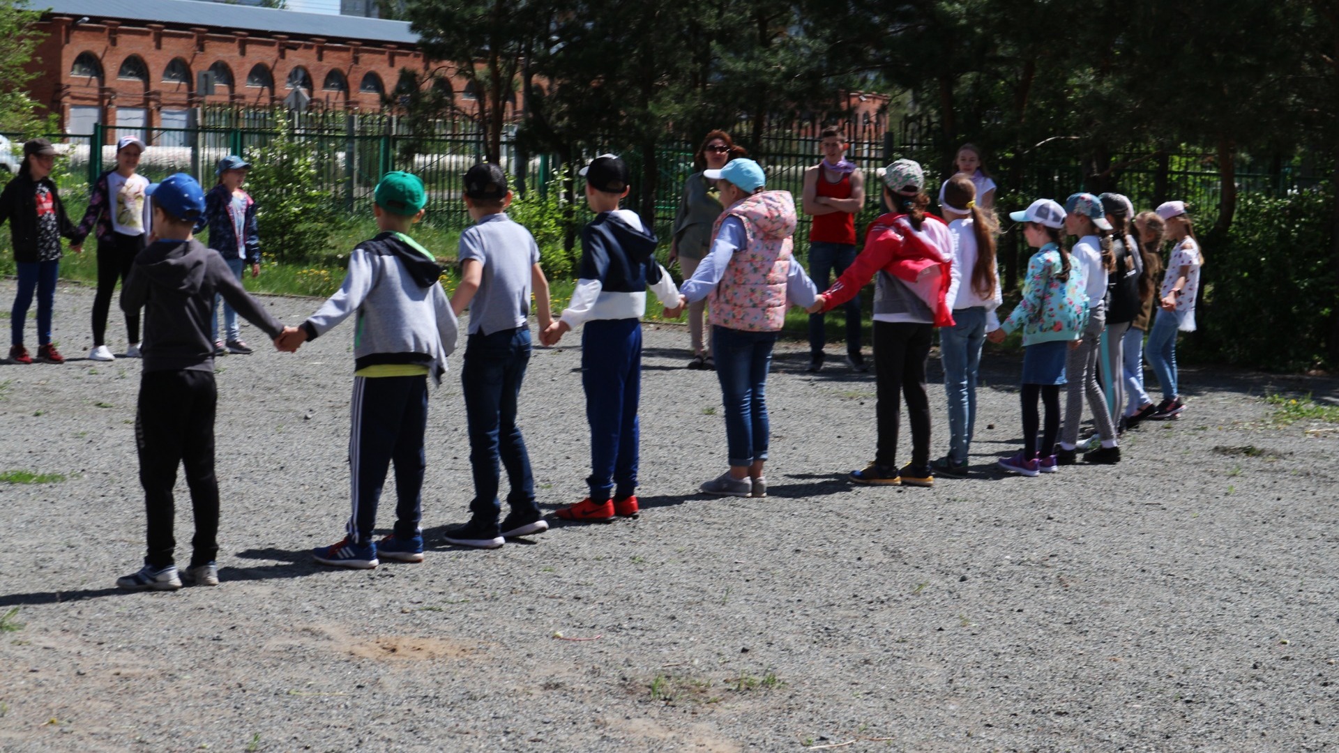 Детей участников СВО отправят в челябинские детские лагеря вне очереди