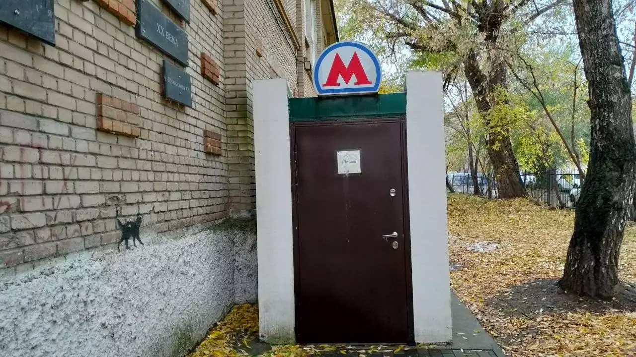 Вход в челябинское метро с улицы
