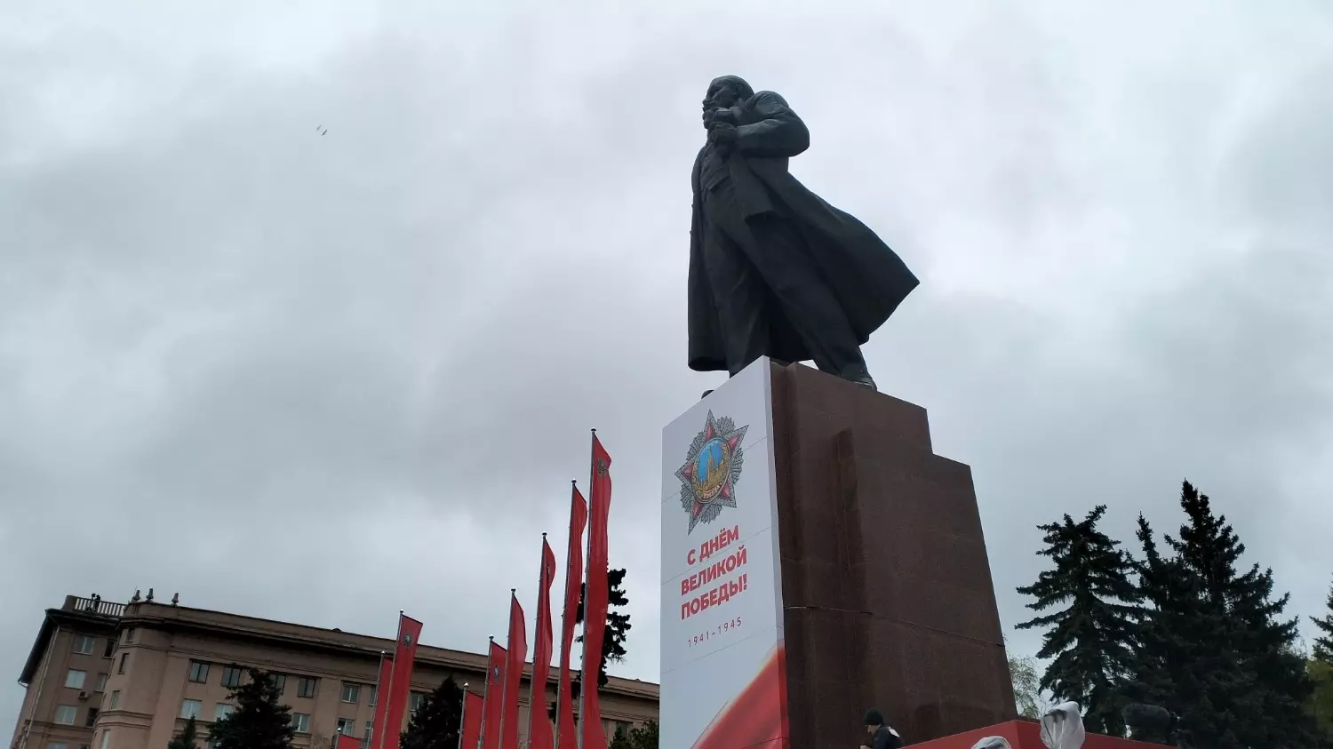 Памятник Ленину на площади Революции 9 мая 2024 года