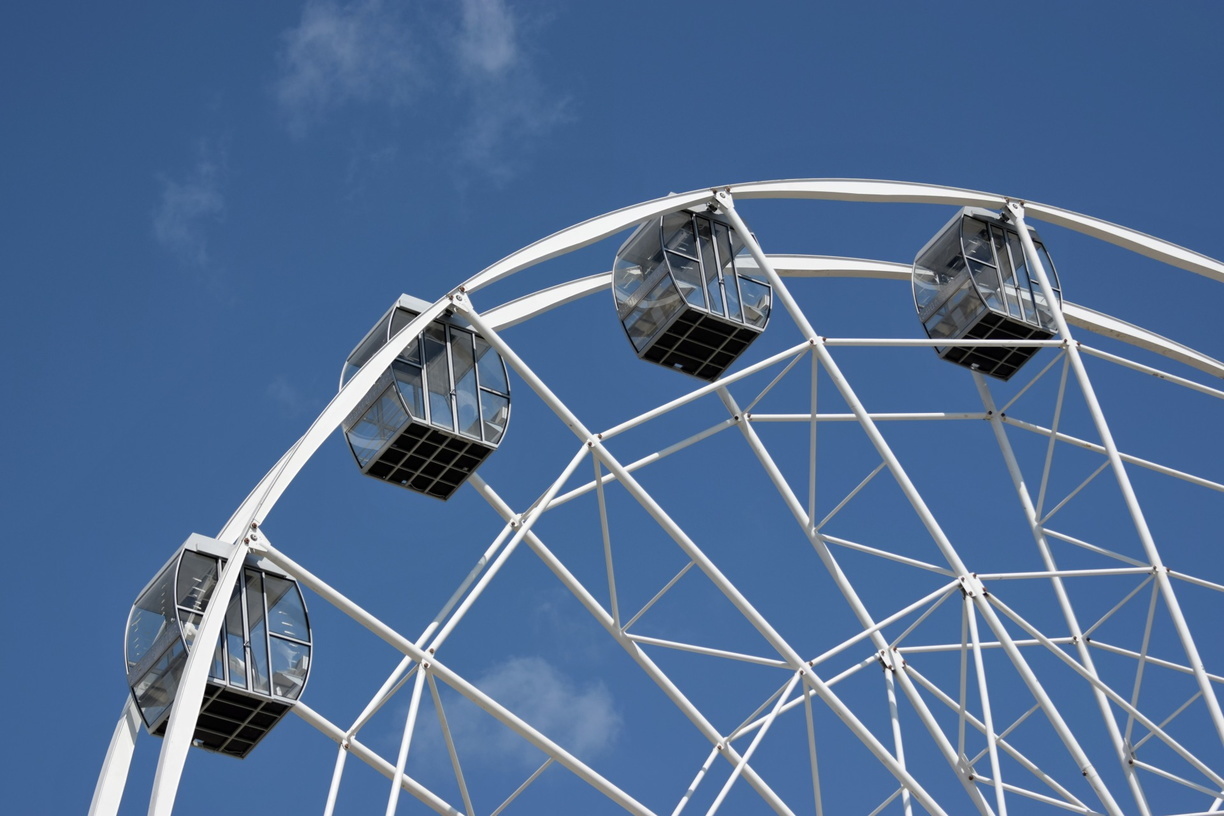 Новое 28-метровое колесо обозрения открыли в парке Гагарина в Челябинске