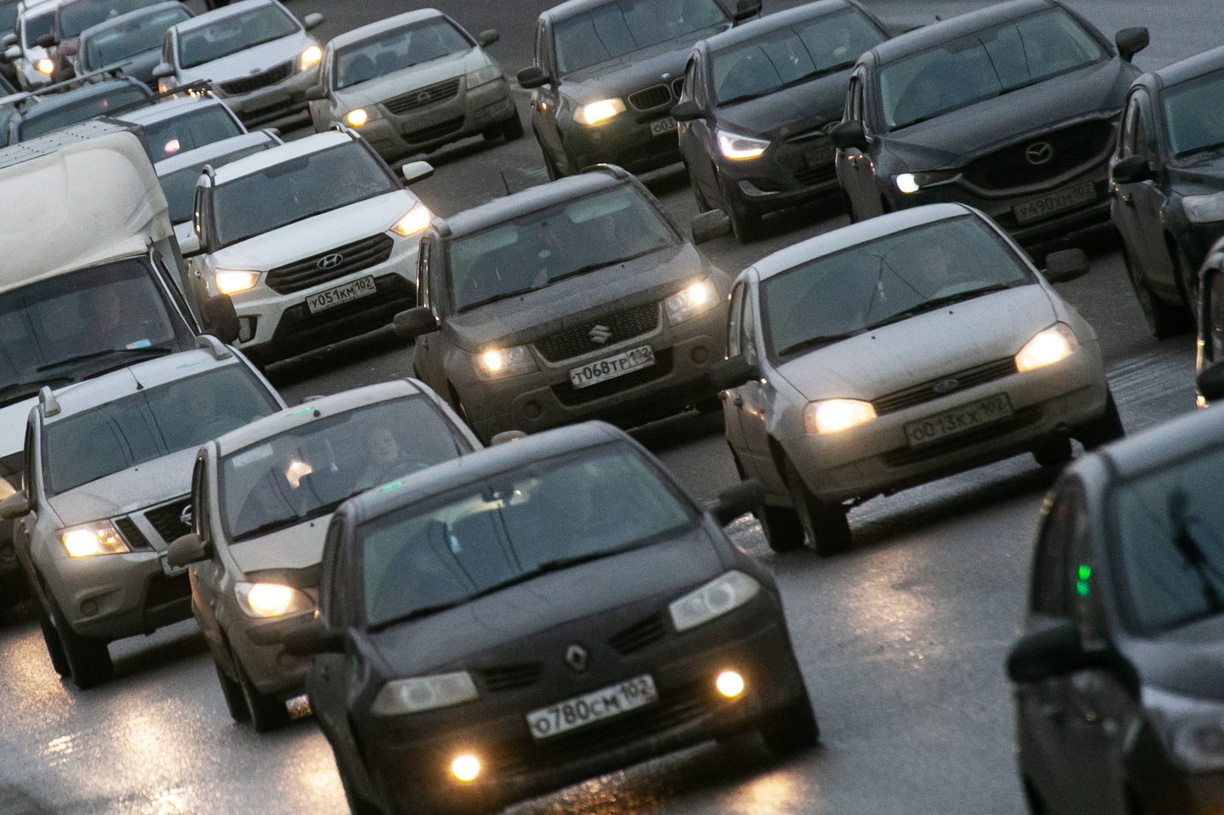 В пробке встали сотни машин на трассе Челябинск – Екатеринбург