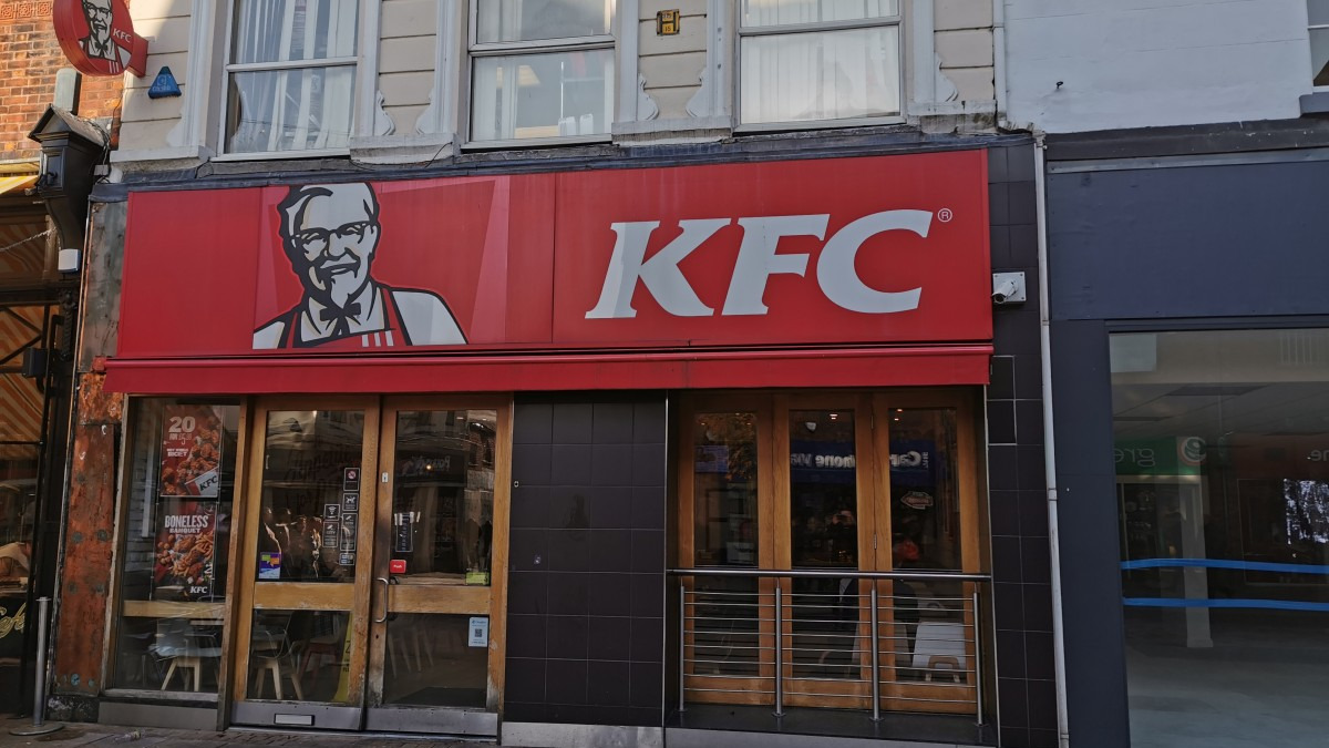 Не KFC, а Rostic's! В Челябинске изменится известная сеть фастфуда?