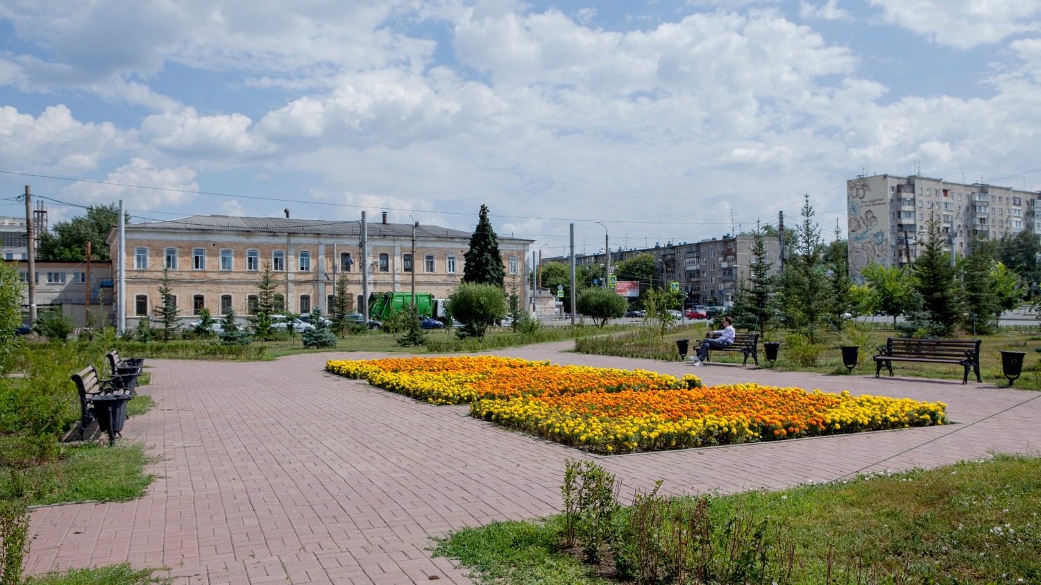 После строительства большой дорожной развязки по соседству площадь Павших в Челябинске ужалась в размерах