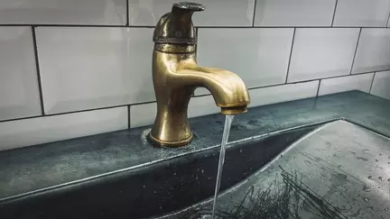 В Кыштыме неожиданно отключают воду в жилых домах