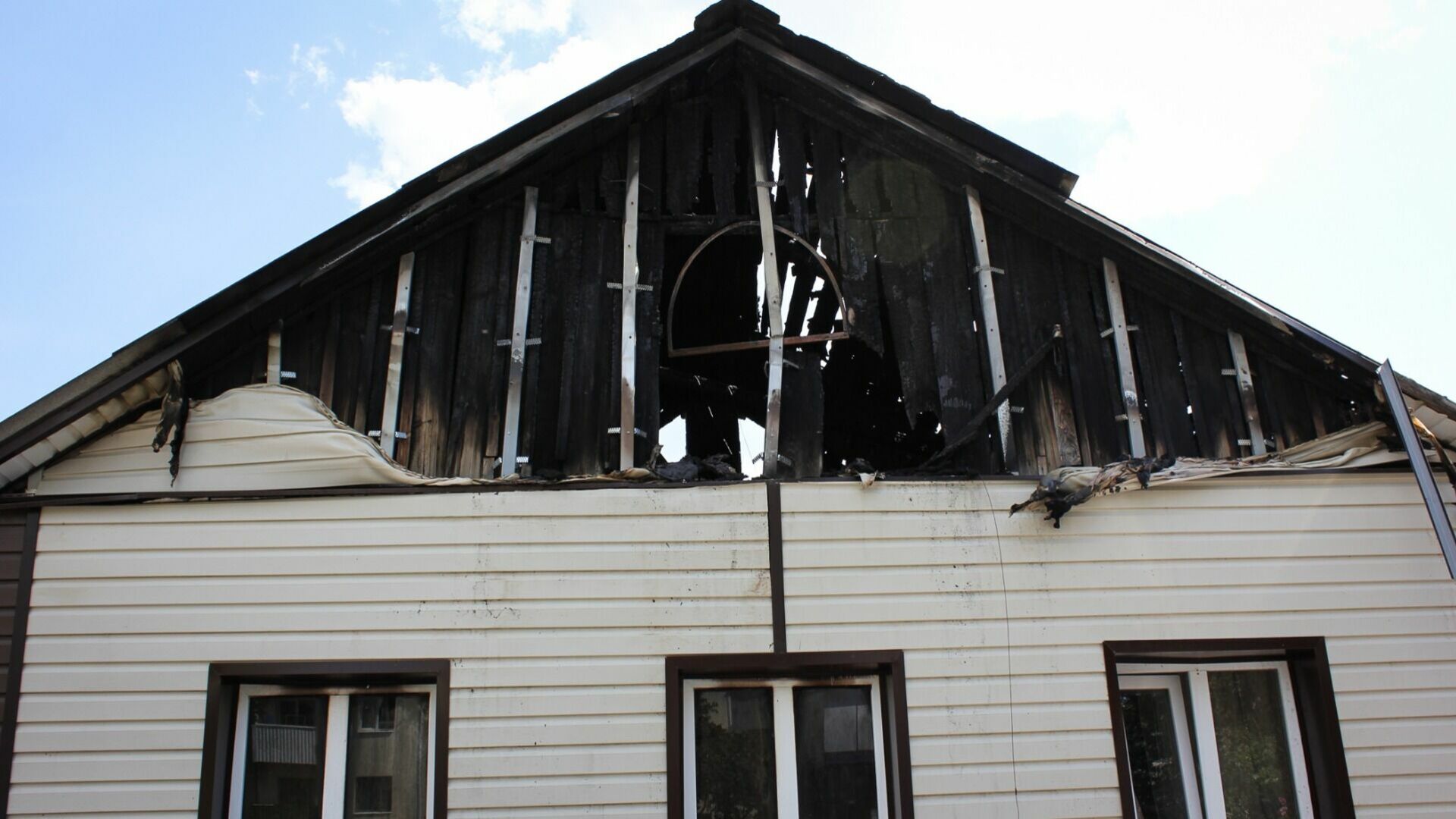 Взрыв газа привел к обрушению конструкций жилого дома в Магнитогорске