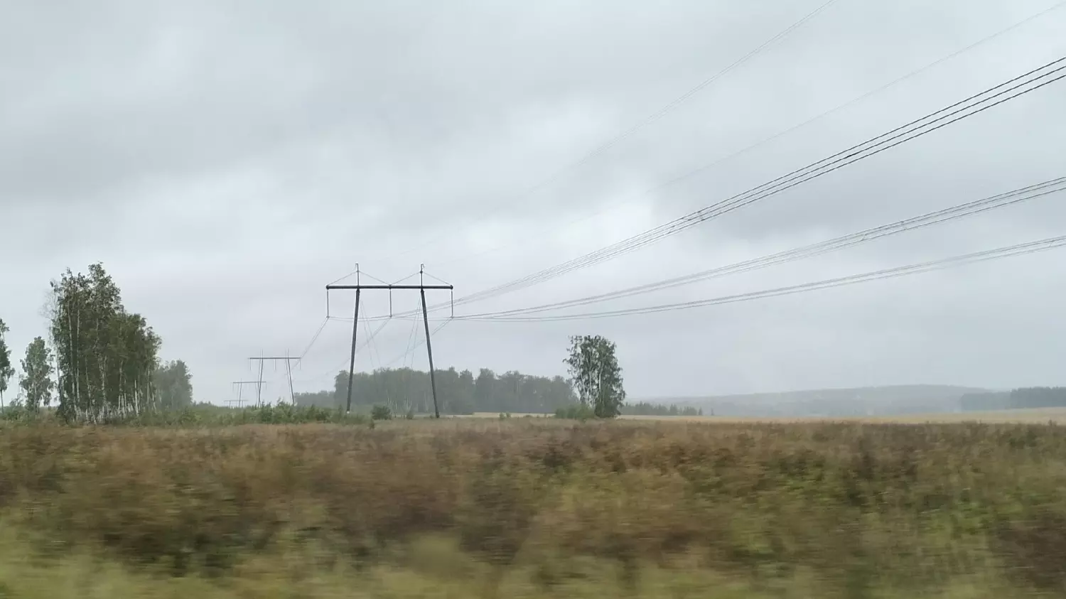 Линии электропередачи в пригородной зоне Челябинска