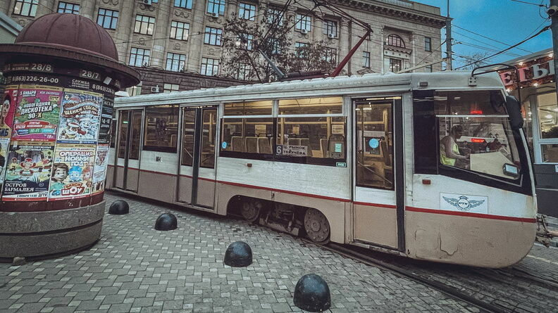 Движение трамваев встало из-за обрыва проводов в Челябинске