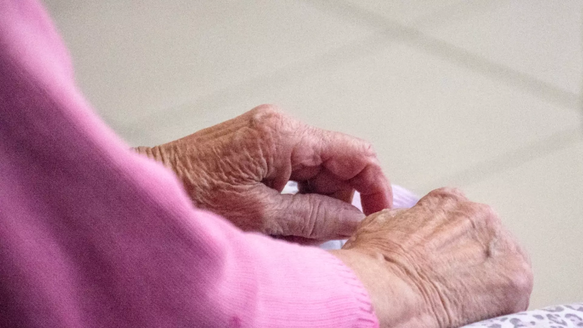 80-летняя челябинка попыталась запустить фейерверк на избирательном участке