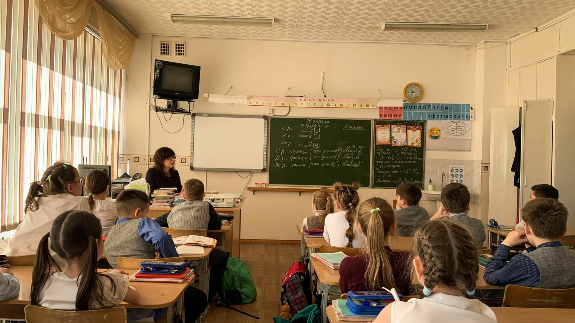 Начались занятия в школах Челябинска