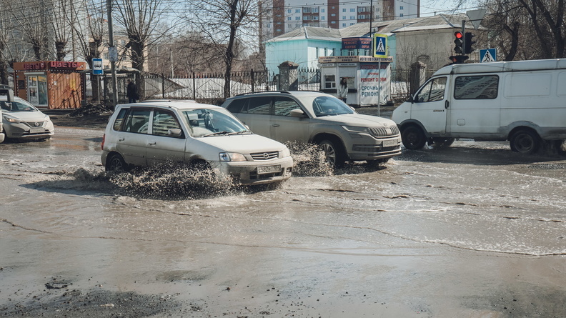 После мощного дождя оказался затоплен город в Челябинской области