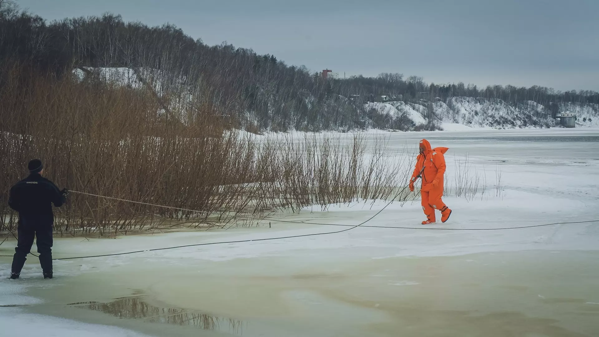 Пожилой мужчина вмерз в лед и скончался на челябинском озере