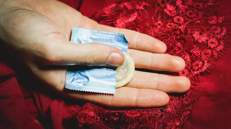 Использование контрацептивов на спасет от смерти и болезней вне брака