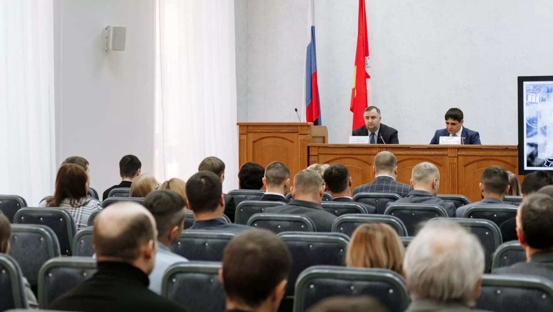 Молодые депутаты встретились в ЗакСо Челябинской области