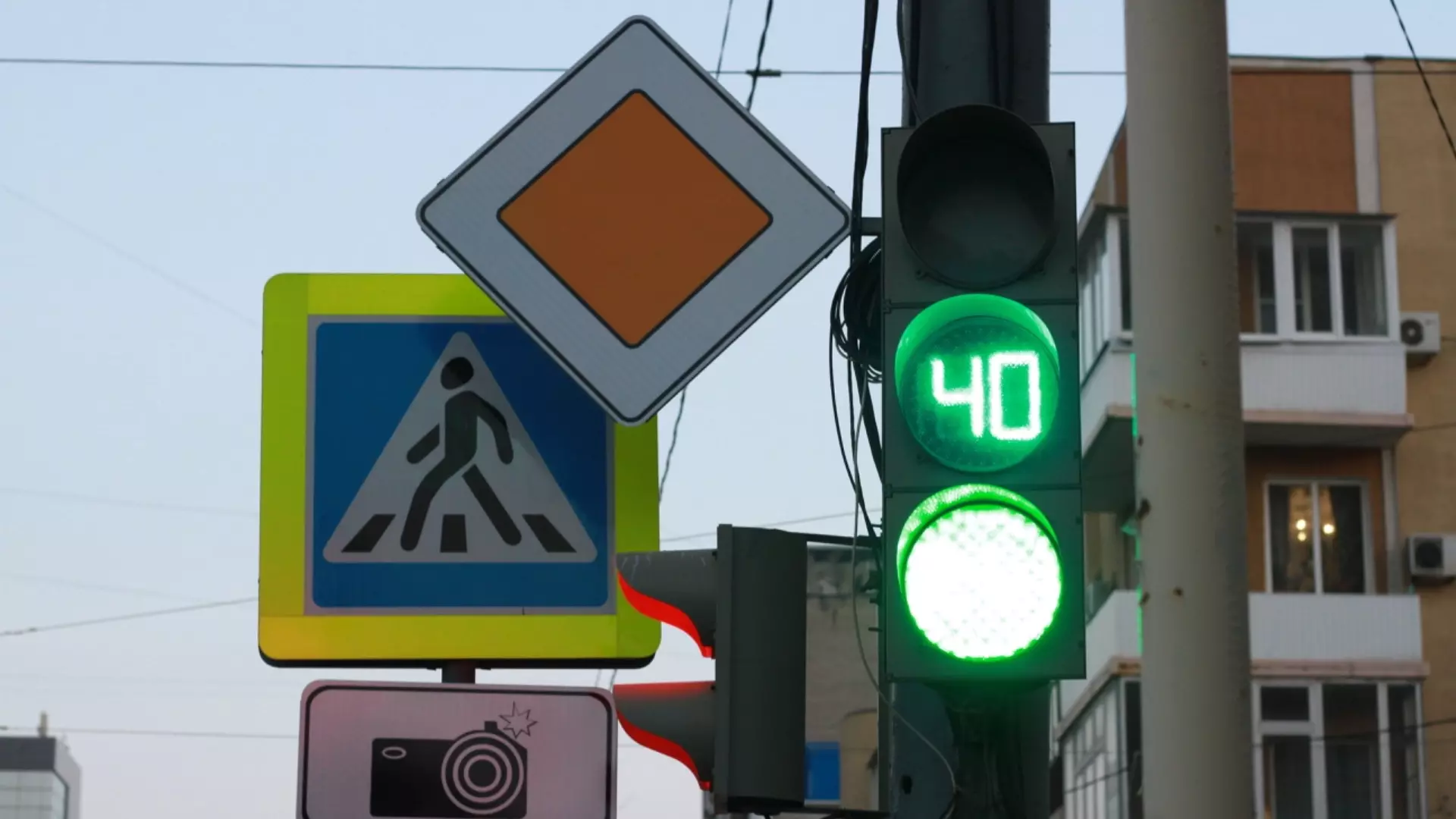 В центре Челябинска светофоры отключили на весь день на двух перекрестках