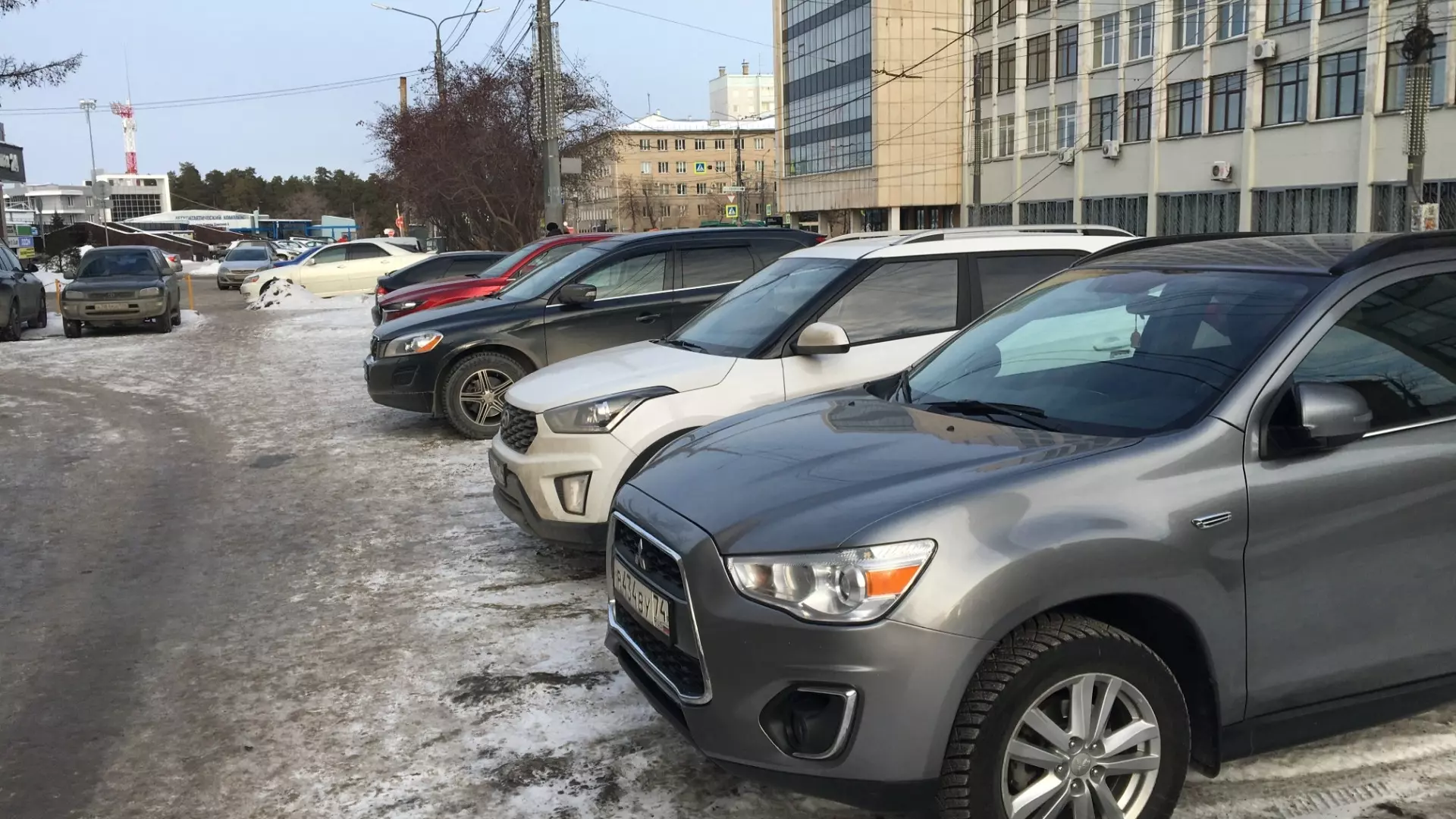 Челябинцы жалуются властям на резкое подорожание цены парковки