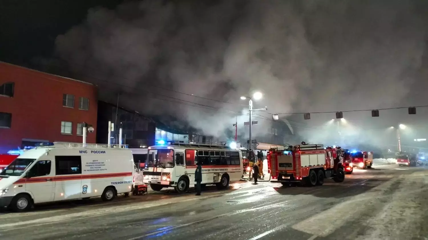 Следователи изучают причины пожара на челябинском рынке