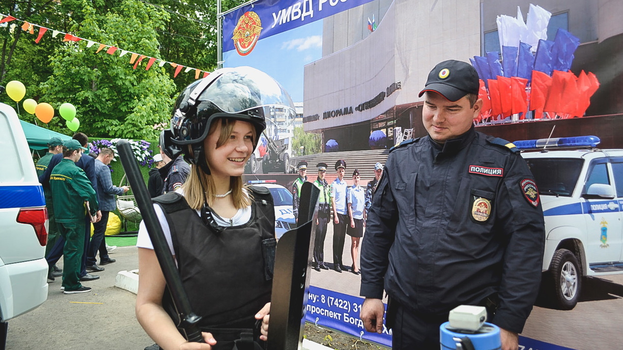 Полицейские Челябинска сняли клип ко Дню России