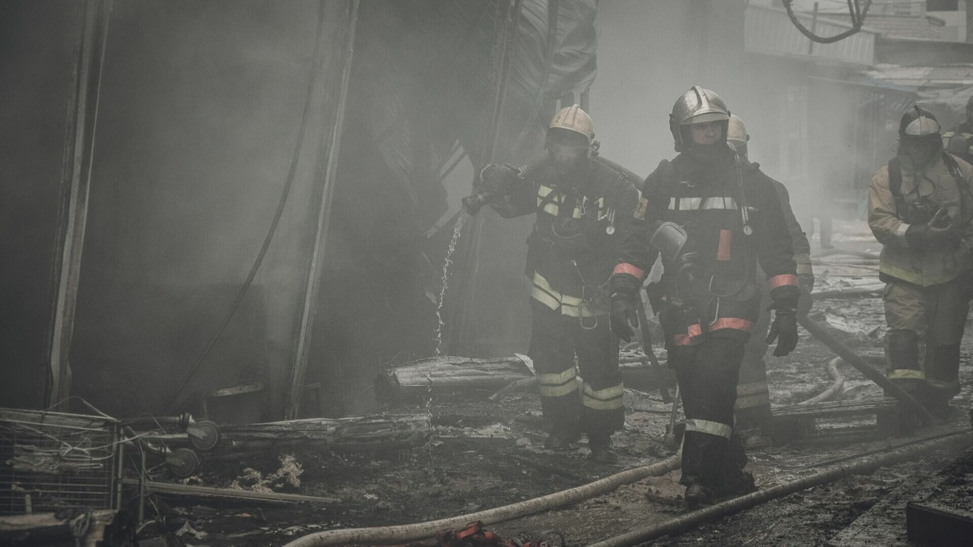 Ликвидирован пожар на центральной ярмарке в Магнитогорске