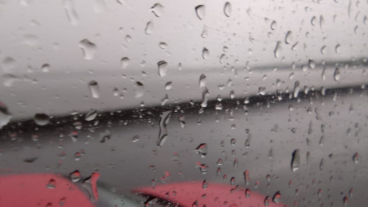 В дождь плохая видимость на дорогах